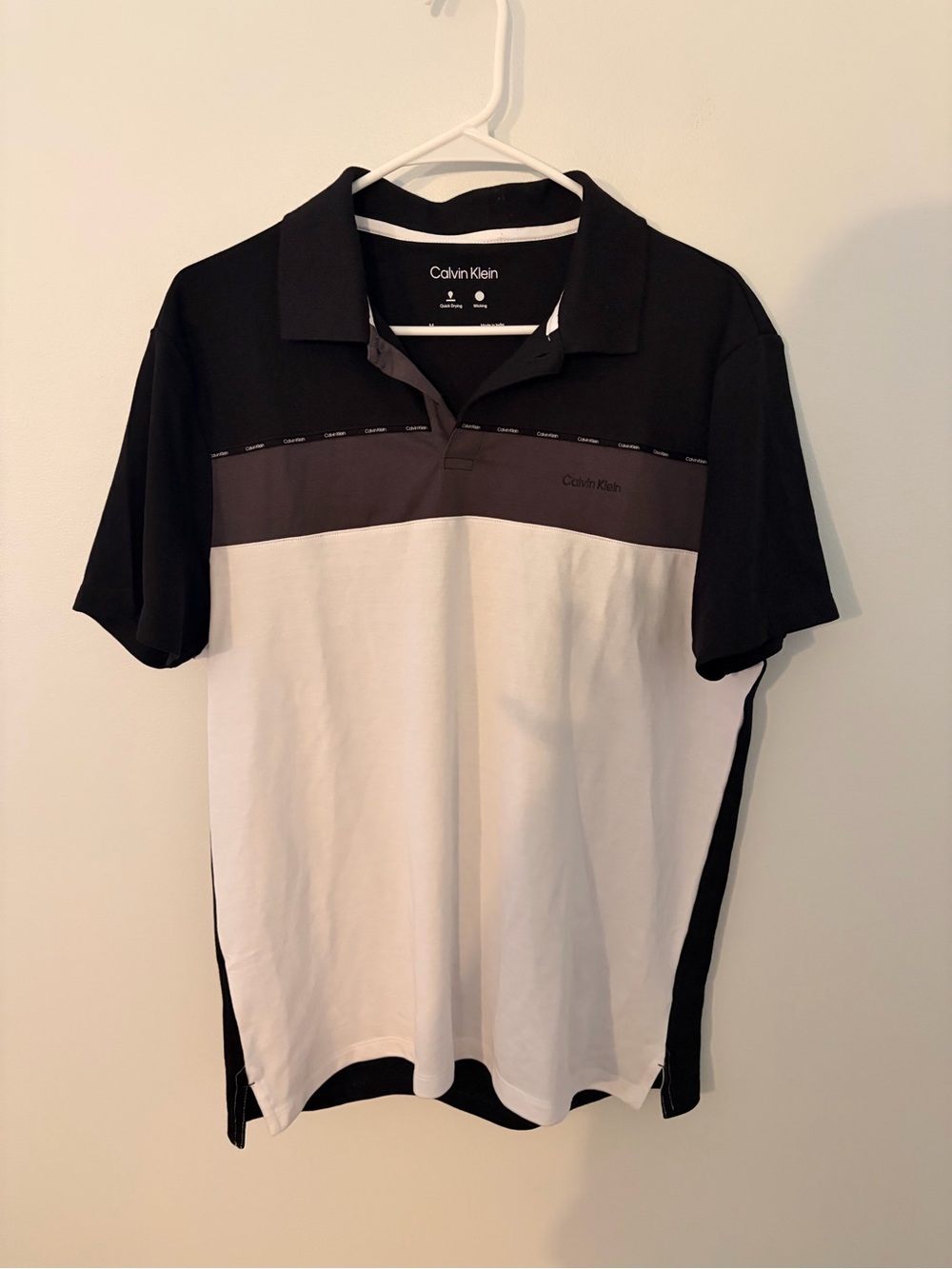 EUC Calvin Klein men’s Black, Gray & White Colorblock Polo Shirt